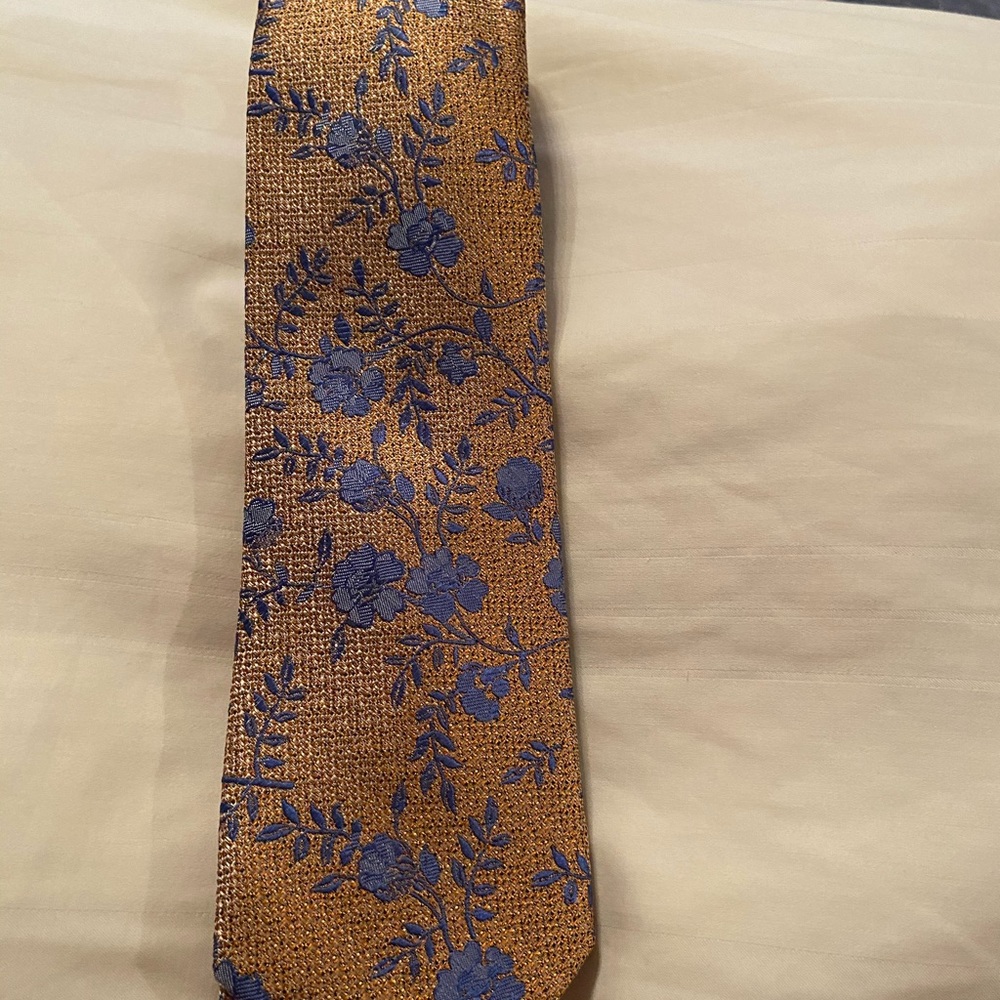 Silk tie